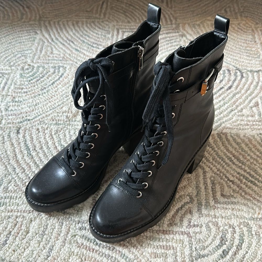 Marc Fisher Black Leather Lace-Up Ankle Boots - 9.5 - Picture 3 of 3